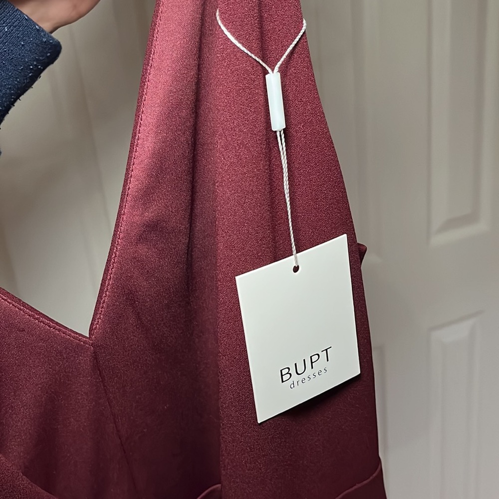 Burgundy gown - Picture 3 of 3